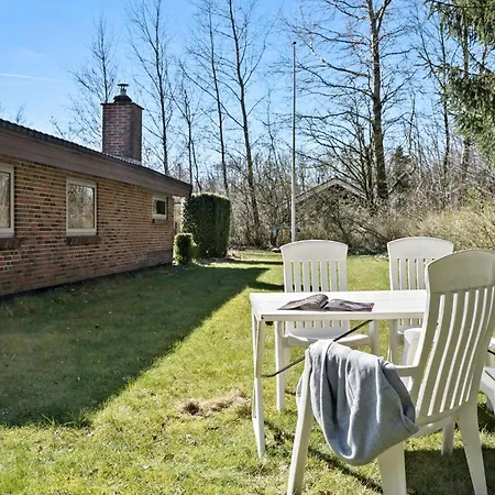 2 Bedroom Gorgeous In Casa de Férias