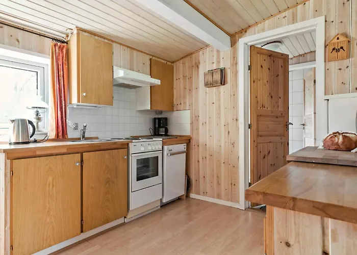 2 Bedroom Gorgeous In Ferienhaus